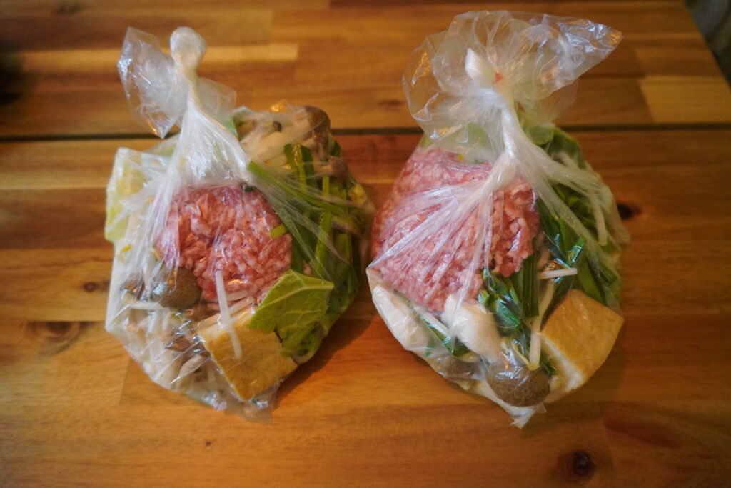 全ての材料をアイラップに入れ、しっかり空気を抜いて冷凍する。