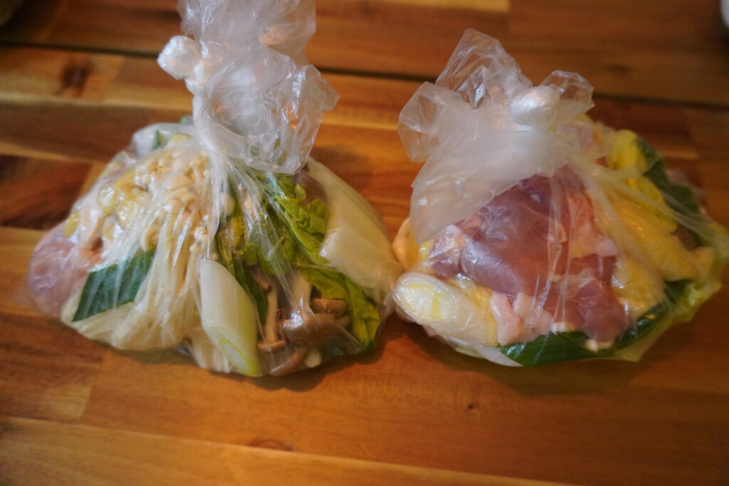 全ての材料をアイラップに入れ、しっかり空気を抜いて冷凍する。