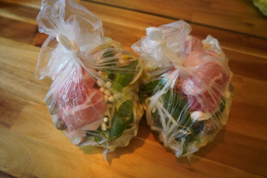 全ての材料をアイラップに入れ、しっかり空気を抜いて冷凍する。